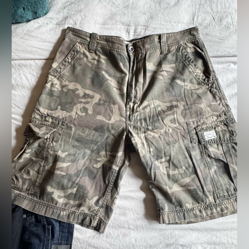 Men's Levi's Green Camouflage Cargo Shorts